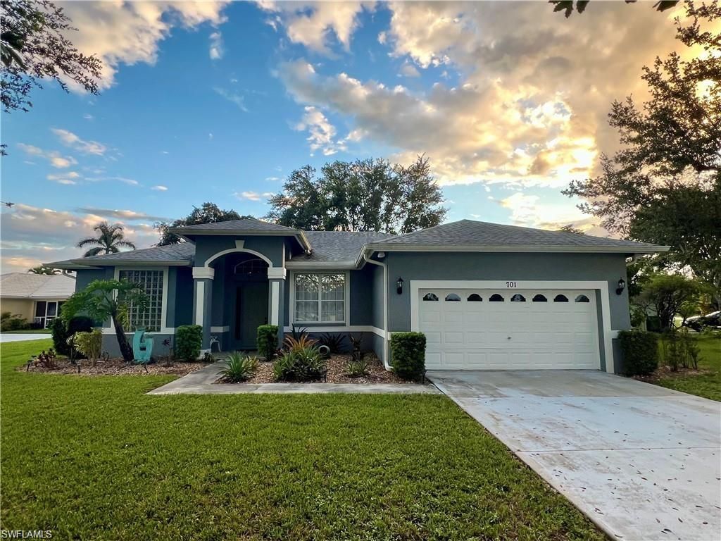 701 Meyer DR, Naples, FL 34120