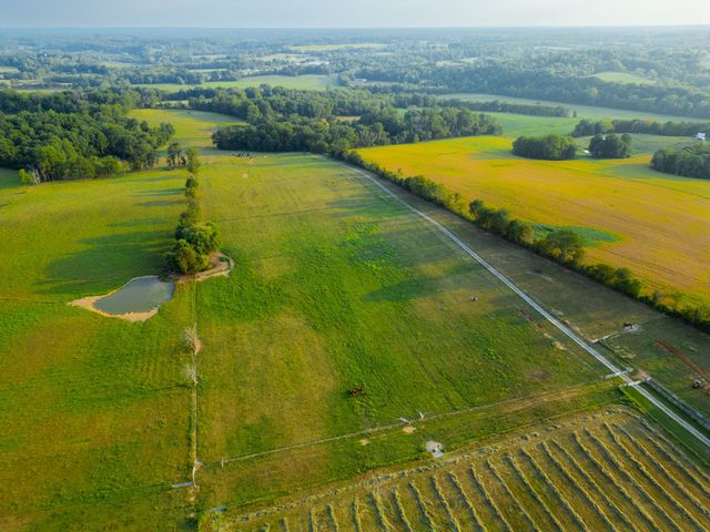 1074 Pair Six Dr, Springfield, TN 37172