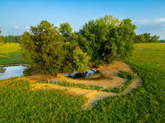 1074 Pair Six Dr, Springfield, TN 37172