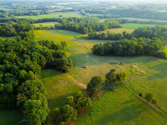 1074 Pair Six Dr, Springfield, TN 37172