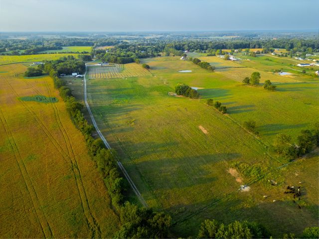 1074 Pair Six Dr, Springfield, TN 37172