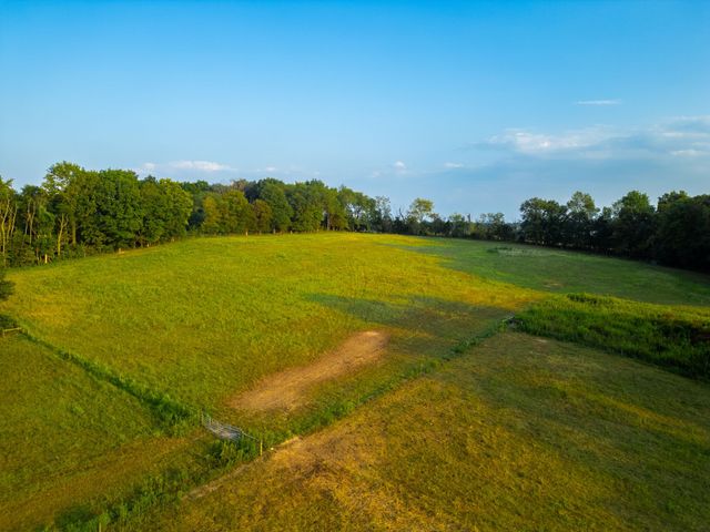 1074 Pair Six Dr, Springfield, TN 37172