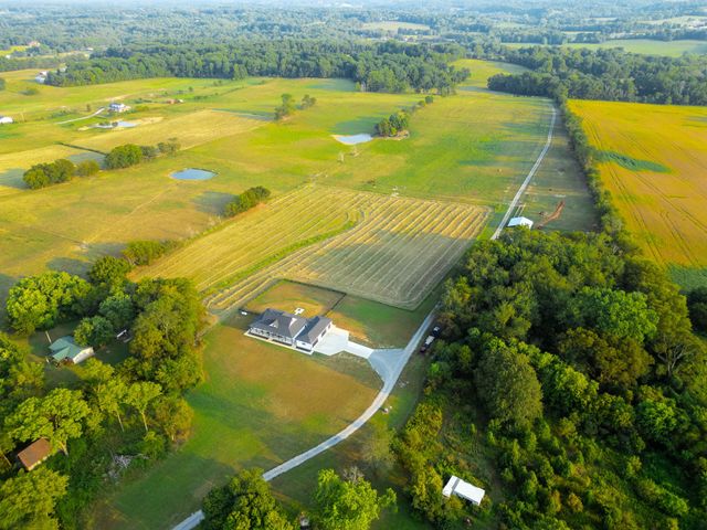 1074 Pair Six Dr, Springfield, TN 37172