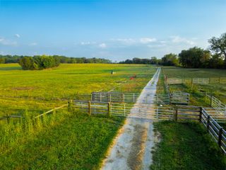 1074 Pair Six Dr, Springfield, TN 37172