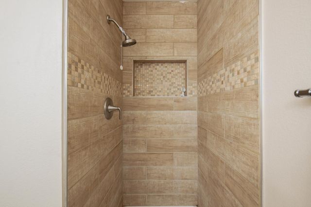 30 W Holland Avenue, Clovis, CA 93612