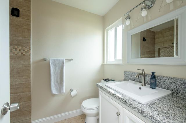 30 W Holland Avenue, Clovis, CA 93612