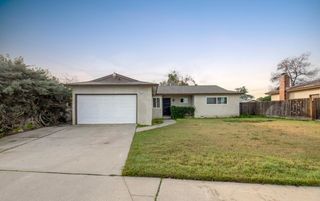 30 W Holland Avenue, Clovis, CA 93612