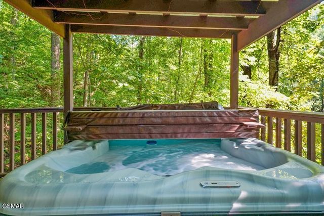 1103 Villa Lane, Gatlinburg, TN 37738