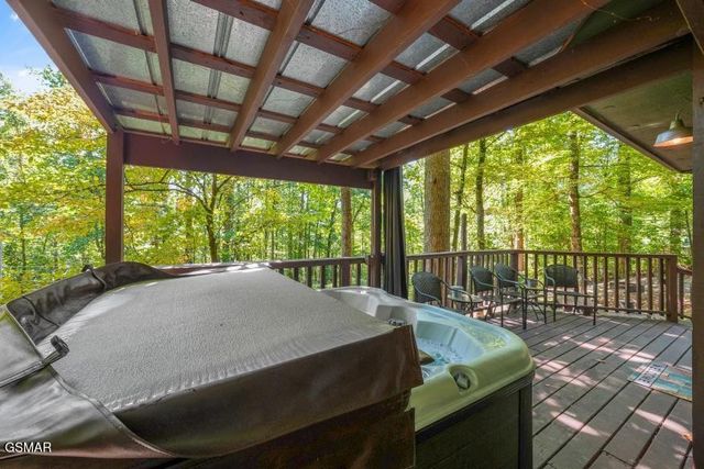 1103 Villa Lane, Gatlinburg, TN 37738