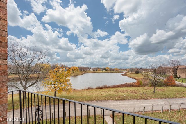 159 W Elk Trail 359, Carol Stream, IL 60188