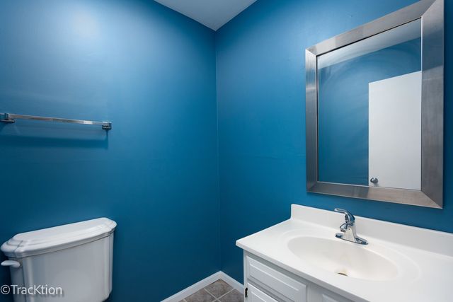 159 W Elk Trail 359, Carol Stream, IL 60188