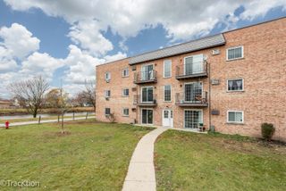 159 W Elk Trail 359, Carol Stream, IL 60188