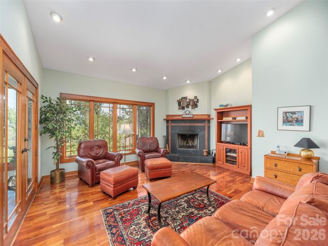 68 Crestwood Road, Asheville, NC 28804