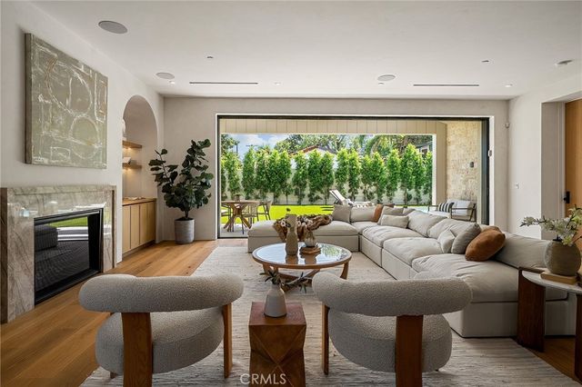 4558 Allott Avenue, Sherman Oaks, CA 91423