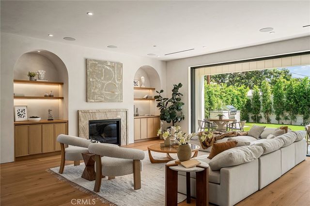 4558 Allott Avenue, Sherman Oaks, CA 91423