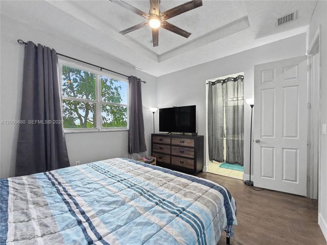 1033 NE 42nd Pl, Homestead, FL 33033
