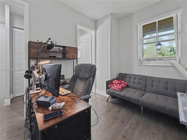 1033 NE 42nd Pl, Homestead, FL 33033