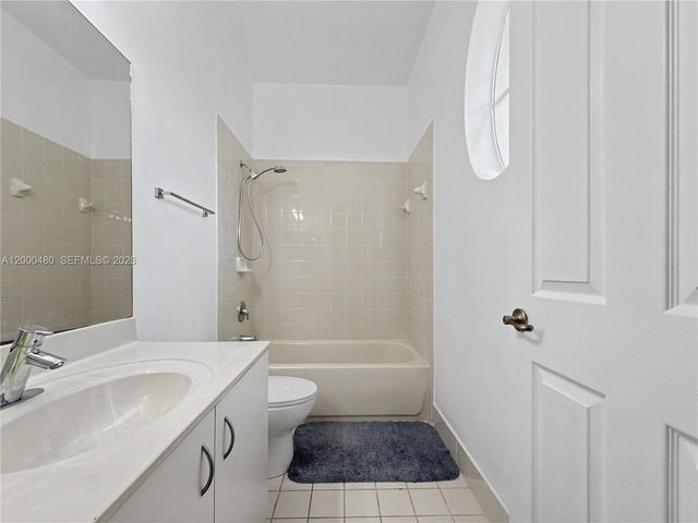 1033 NE 42nd Pl, Homestead, FL 33033