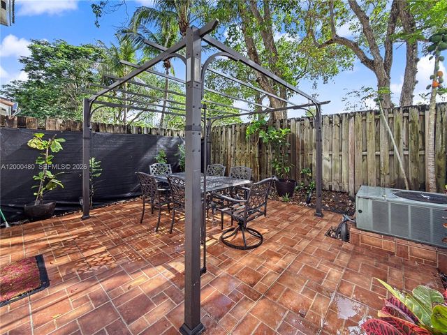 1033 NE 42nd Pl, Homestead, FL 33033