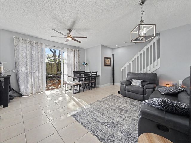 1033 NE 42nd Pl, Homestead, FL 33033