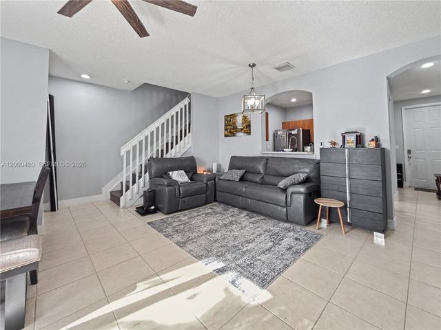 1033 NE 42nd Pl, Homestead, FL 33033