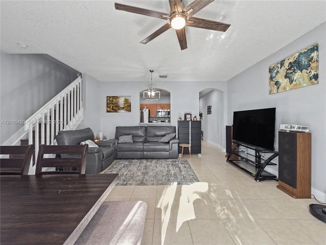 1033 NE 42nd Pl, Homestead, FL 33033