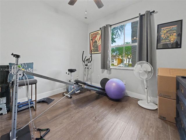 1033 NE 42nd Pl, Homestead, FL 33033