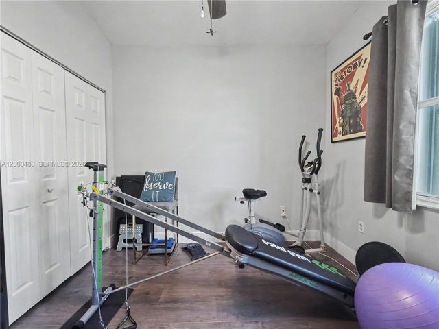 1033 NE 42nd Pl, Homestead, FL 33033