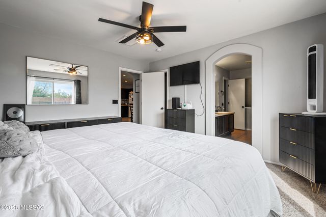 7677 S Meadow Spring Way, Tucson, AZ 85747