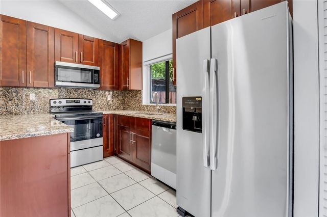 617 NW 132nd Ter 617, Plantation, FL 33325