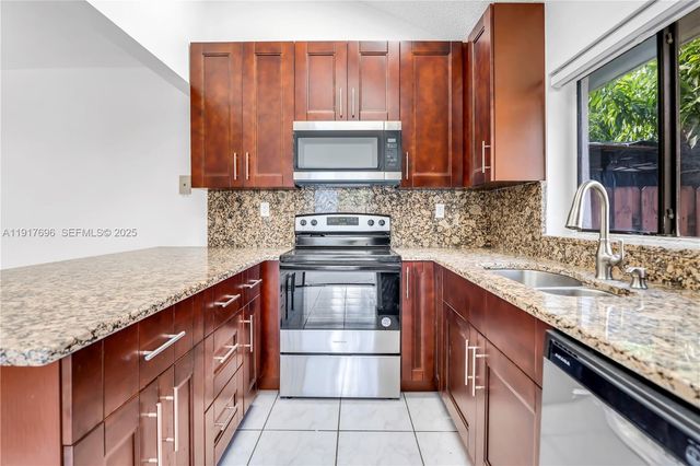 617 NW 132nd Ter 617, Plantation, FL 33325