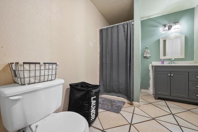 909 W 3rd ST, Taylor, TX 76574