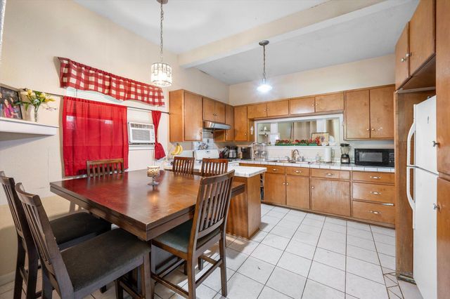 909 W 3rd ST, Taylor, TX 76574