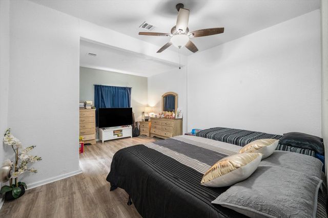 909 W 3rd ST, Taylor, TX 76574