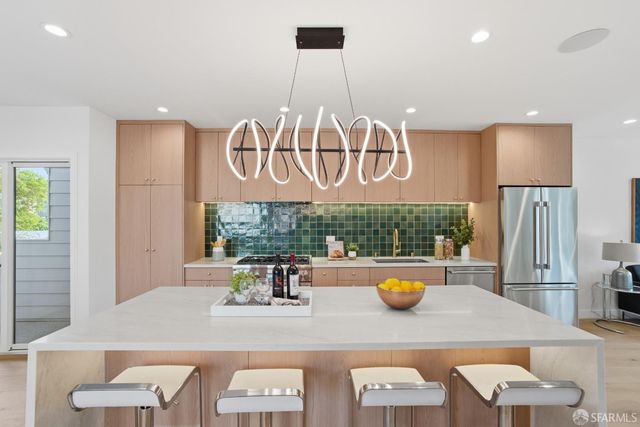 511 Edinburgh Street, San Francisco, CA 94112