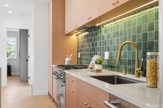 511 Edinburgh Street, San Francisco, CA 94112