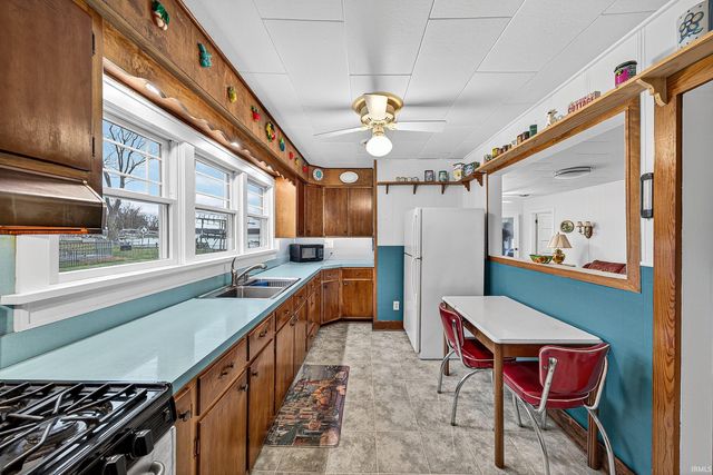 17 EMS T42B LN, Leesburg, IN 46538