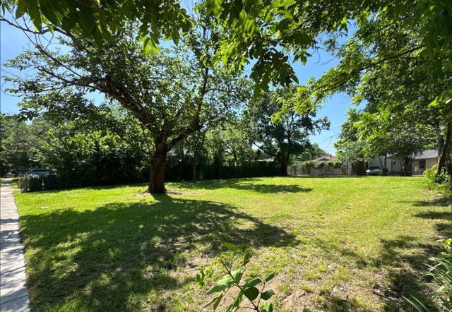 7242 Amy Street, Dallas, TX 75217