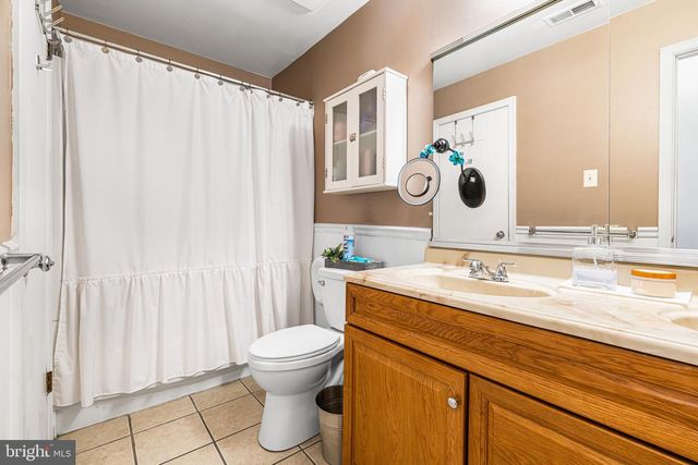 286 JUANITA CT, Levittown, PA 19057