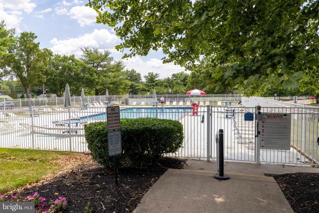 286 JUANITA CT, Levittown, PA 19057