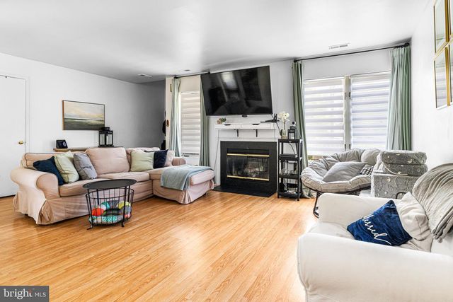 286 JUANITA CT, Levittown, PA 19057