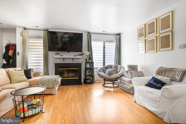 286 JUANITA CT, Levittown, PA 19057