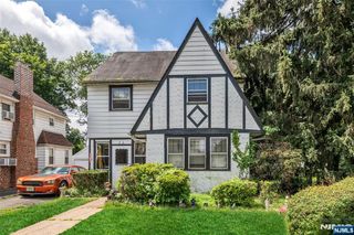 24 Argonne Court, Teaneck, NJ 07666