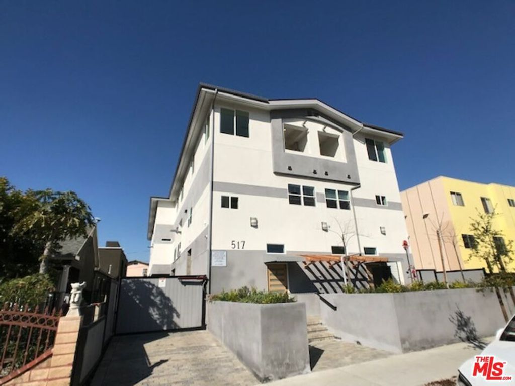 Image 1 of property listing at 517 N Harvard Boulevard, Los Angeles, CA 90004