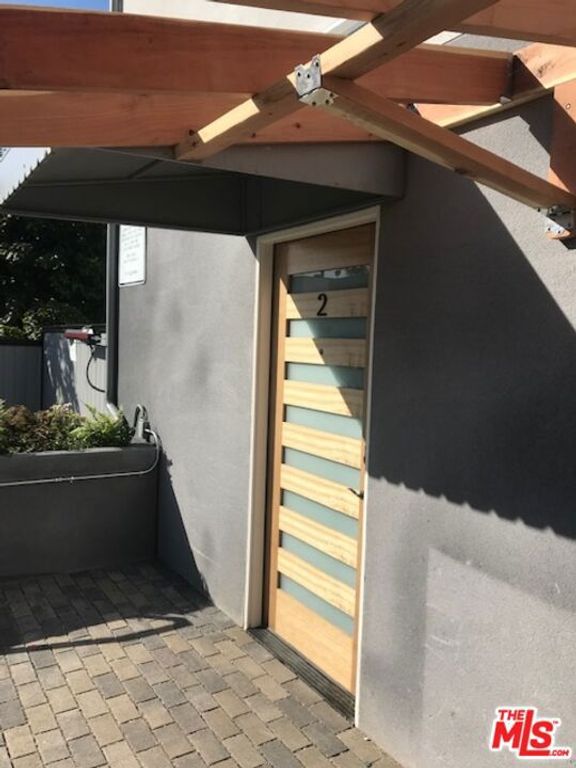 Image 15 of property listing at 517 N Harvard Boulevard, Los Angeles, CA 90004