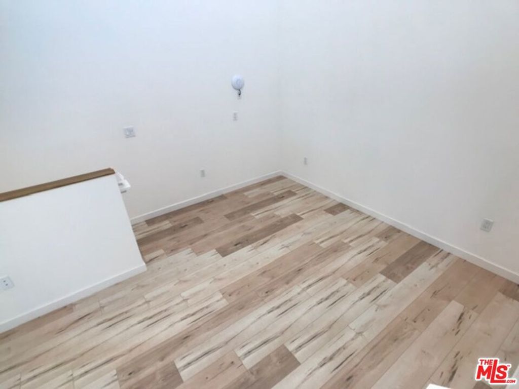 Image 19 of property listing at 517 N Harvard Boulevard, Los Angeles, CA 90004
