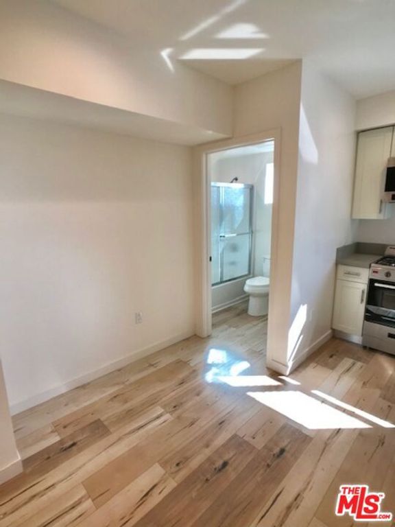 Image 21 of property listing at 517 N Harvard Boulevard, Los Angeles, CA 90004