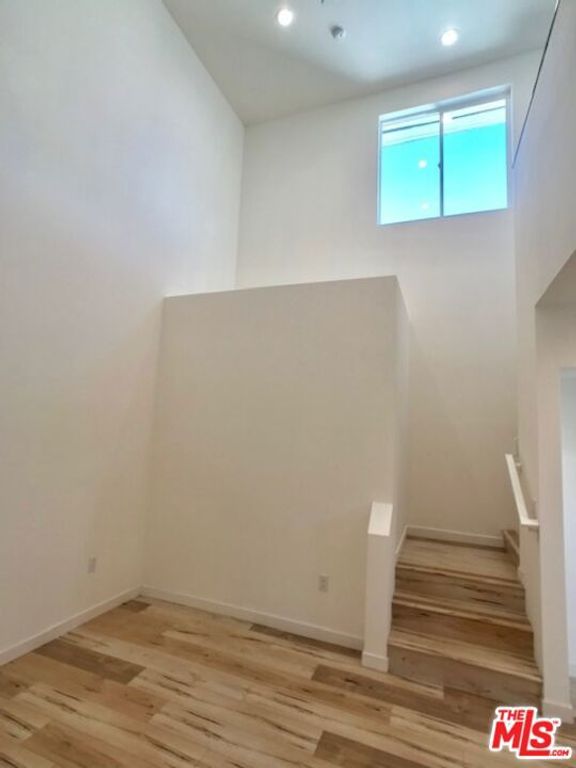 Image 24 of property listing at 517 N Harvard Boulevard, Los Angeles, CA 90004