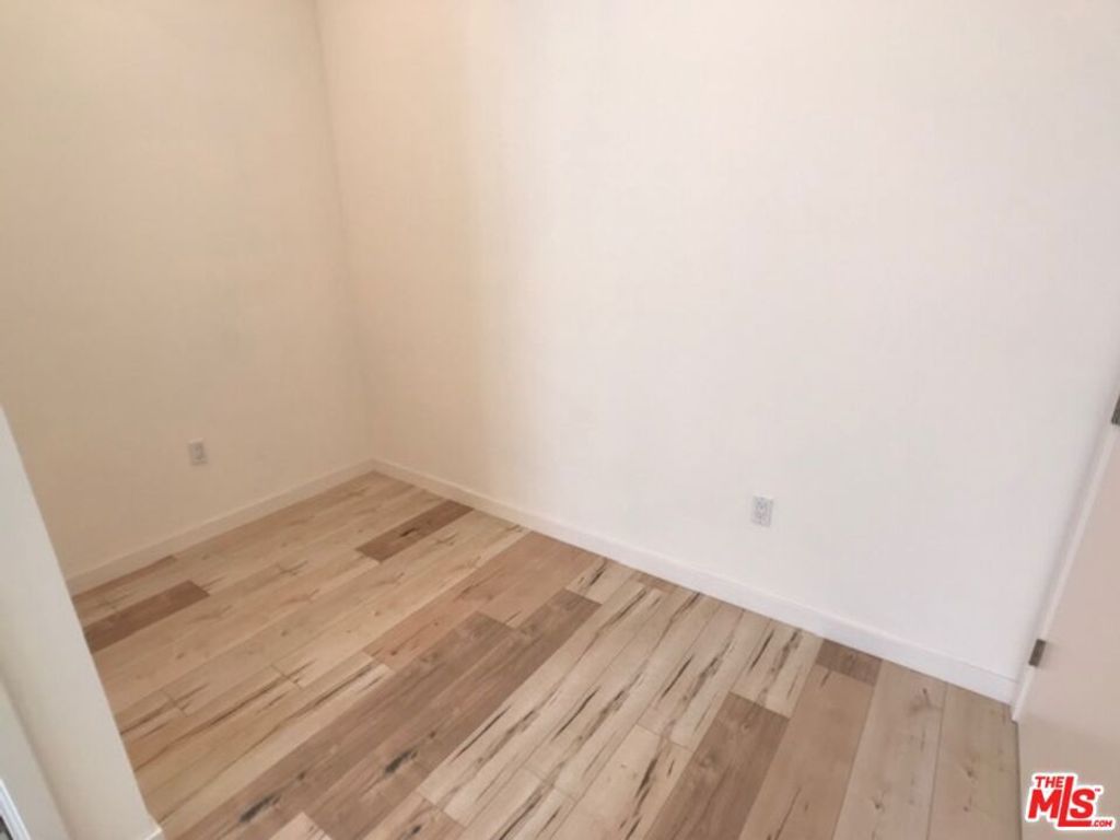 Image 28 of property listing at 517 N Harvard Boulevard, Los Angeles, CA 90004
