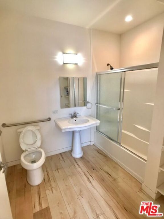 Image 35 of property listing at 517 N Harvard Boulevard, Los Angeles, CA 90004